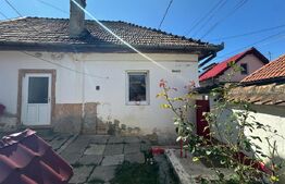 Casa individuala de vanzare, cu anexa si curte, zona Schei