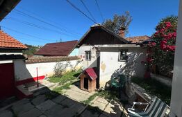 Casa individuala de vanzare, cu anexa si curte, zona Schei