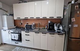 Apartament cu 2 dormitoare, 51 mp, 3 balcoane, parcare, central Floresti