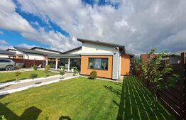 Casa parter cu priveliste spre munte,singur in curte