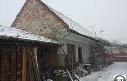 Casa demolabila cu 800 mp teren, front 15 ml la strada principala, zona Bulgaria