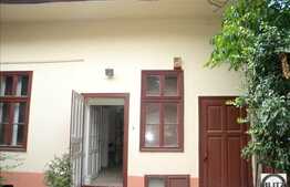 Casa de vanzare, curte comuna, pentru spatiu de birouri