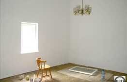 Casa de vanzare, curte comuna, pentru spatiu de birouri