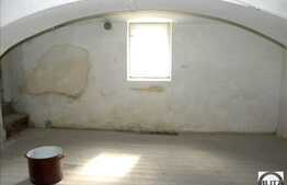 Casa de vanzare, curte comuna, pentru spatiu de birouri