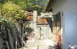 Casa de vanzare, 300 mp utili cu teren 1000 mp