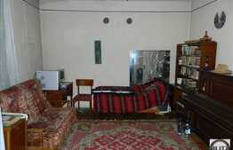 De vanzare 2 case, 160 mp utili cu teren 250 mp