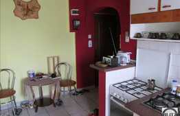 De vanzare 3 camere semidecomandate, zona Piata Hermes, cu loc de parcare