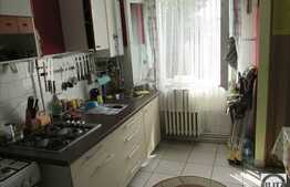 De vanzare 3 camere semidecomandate, zona Piata Hermes, cu loc de parcare