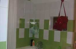 Casa la 5  minute de Casa de Cultura a Studentilor. Zona retrasa, linistita !!!