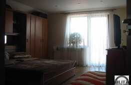 Casa la 5  minute de Casa de Cultura a Studentilor. Zona retrasa, linistita !!!