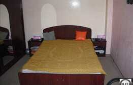 Casa situata central , suprafata generoasa !