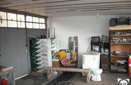 Casa situata central , suprafata generoasa !