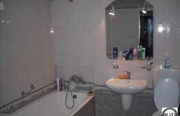 Casa situata central , suprafata generoasa !