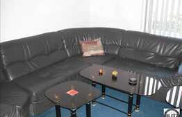 Casa situata central , suprafata generoasa !