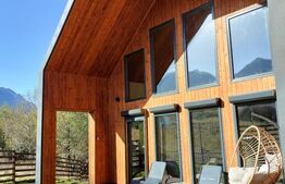 CASA DE LEMN-LOCUINTA SAU AFACERE LA CHEIE