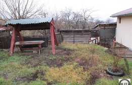 Casa demolabila, 73 mp utili, teren de 475 mp si front de 40 ml, zona de case