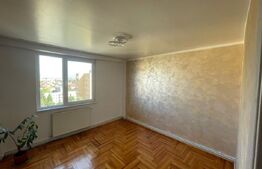 Apartament de vanzare, cu 3 camere, 80 mp, zona Vlahuta