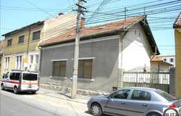 Casa renovabila sau demolabila cu 840 mp teren