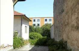 Casa renovabila sau demolabila cu 840 mp teren