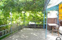 Vanzare casa demolabila cu 930 mp teren