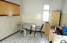 Vanzare casa demolabila cu 930 mp teren