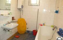 Vanzare casa demolabila cu 930 mp teren