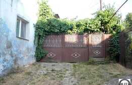 Vanzare casa demolabila cu 930 mp teren