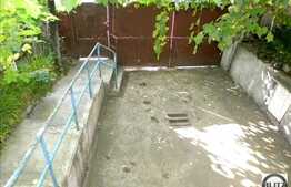 Vanzare casa demolabila cu 930 mp teren