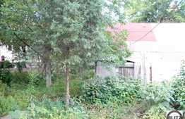 Casa demolabila de vanzare cu o suprafata de teren de 395 mp