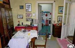 Vanzare casa cu front la strada, 90 mp utili si teren de 80 mp, zona Centrala!