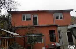 Vanzare proprietate, 2 case, 270 mp utili, 3300 mp teren, zona Centrala!