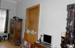 Vanzare proprietate, 2 case, 270 mp utili, 3300 mp teren, zona Centrala!