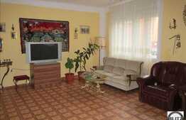 Casa de vanzare, 162 mp, teren de 314 mp cu front de 16 ml, Centru!