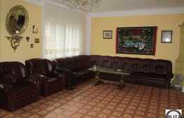 Casa de vanzare, 162 mp, teren de 314 mp cu front de 16 ml, Centru!