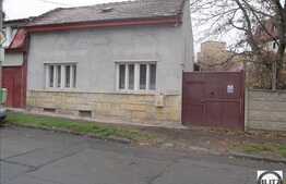 Casa de vanzare, 162 mp, teren de 314 mp cu front de 16 ml, Centru!