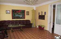 Casa de vanzare, 162 mp, teren de 314 mp cu front de 16 ml, Centru!