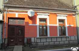 Casa de vanzare, 80 mp, cu teren de 120 mp, zona Pta. Stefan cel Mare!