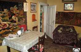 Casa de vanzare, 80 mp, cu teren de 120 mp, zona Pta. Stefan cel Mare!