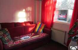 Casa de vanzare cu 3 camere, 100 mp, 71 mp teren, curte comuna, zona centrala