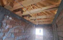 Vând 2 case la preț de una – 178.000 € (negociabil)