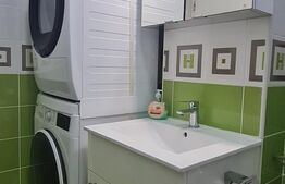 Apartament complet amenajat-2 camere, decomandat, curte privată – gata de locuit