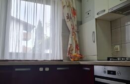 Apartament complet amenajat-2 camere, decomandat, curte privată – gata de locuit