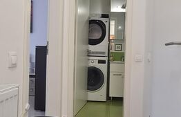 Apartament complet amenajat-2 camere, decomandat, curte privată – gata de locuit