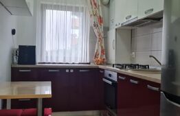 Apartament complet amenajat-2 camere, decomandat, curte privată – gata de locuit