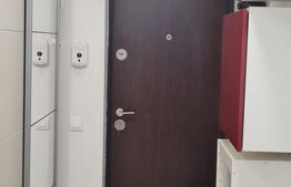 Apartament complet amenajat-2 camere, decomandat, curte privată – gata de locuit