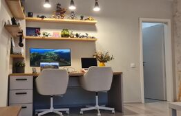 Apartament complet amenajat-2 camere, decomandat, curte privată – gata de locuit