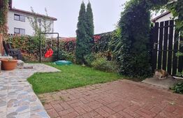 Apartament complet amenajat-2 camere, decomandat, curte privată – gata de locuit