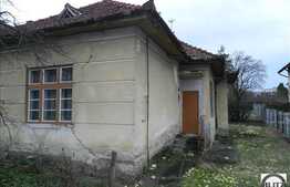 Casa demolabila 100 mp, 400 mp teren, zona linistita de case!