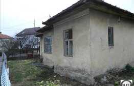 Casa demolabila 100 mp, 400 mp teren, zona linistita de case!