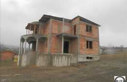 Casa individuala la rosu, 149 mp, teren 800 mp, zona linistita de case!